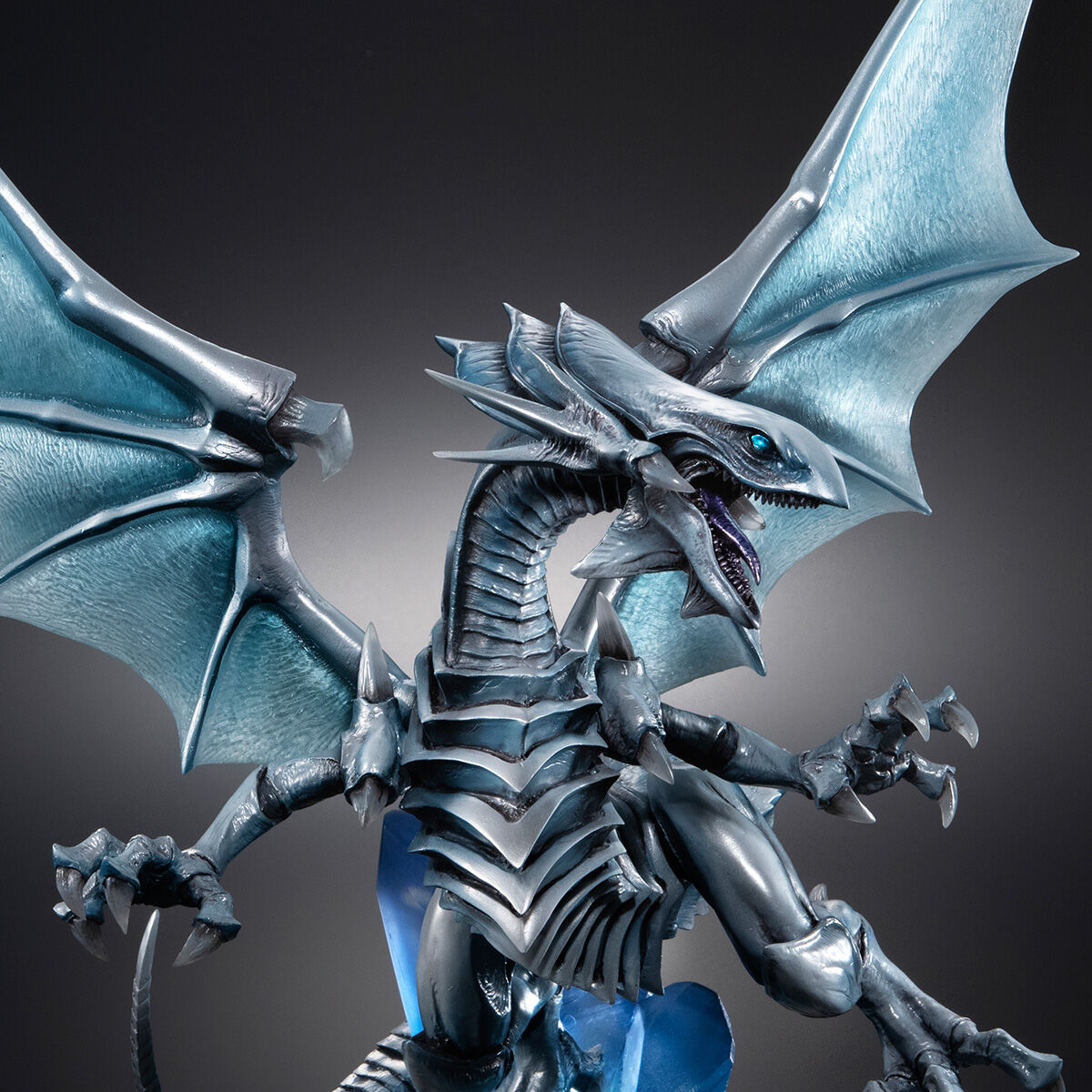 ART WORKS MONSTERS 『遊☆戯☆王デュエルモンスターズ』 青眼の白龍 ~Holographic Edition~